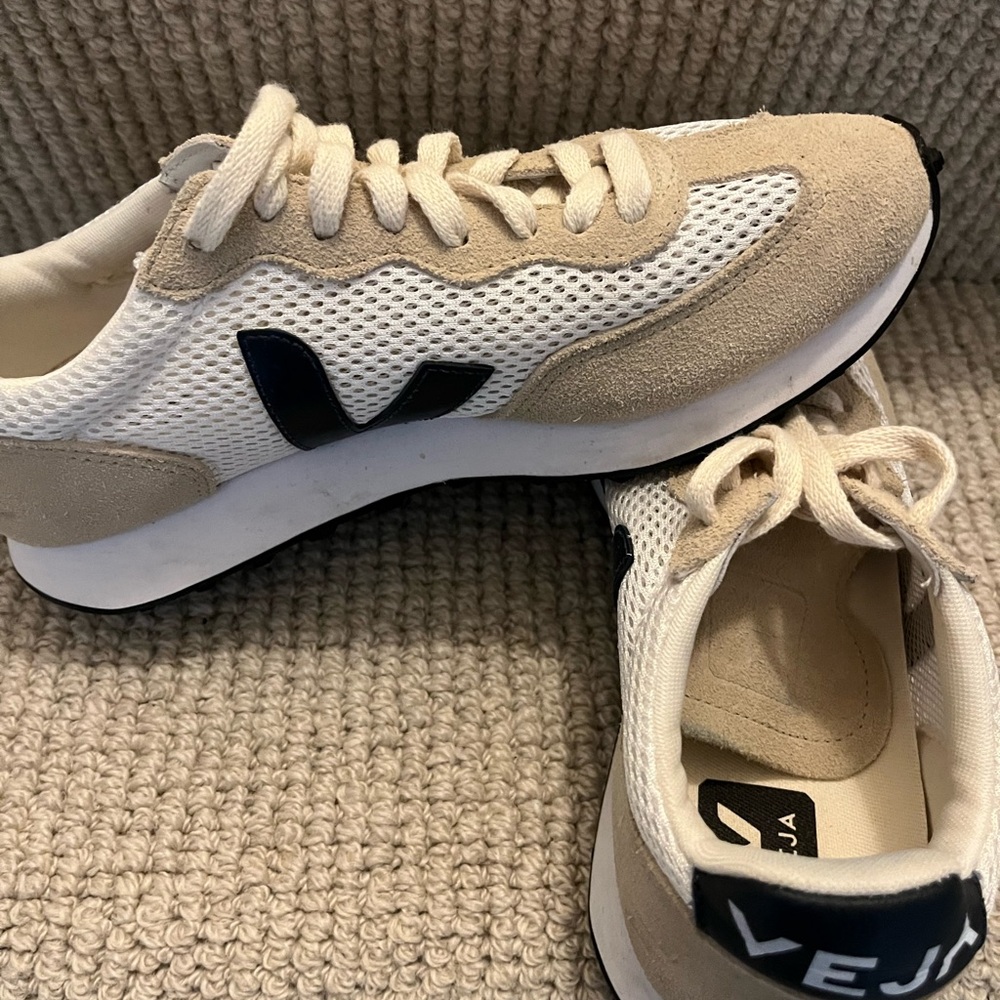 Veja women’s Rio Blanco light aircell low top sneakers